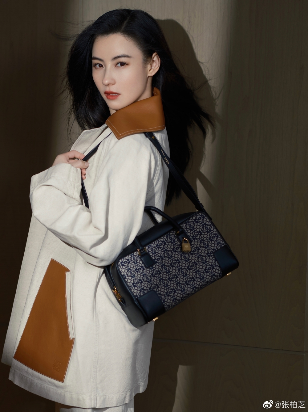 2005年有傳媒影到張柏芝同陳冠希都去日本旅遊，更入住同一間酒店，緋聞甚囂塵上。