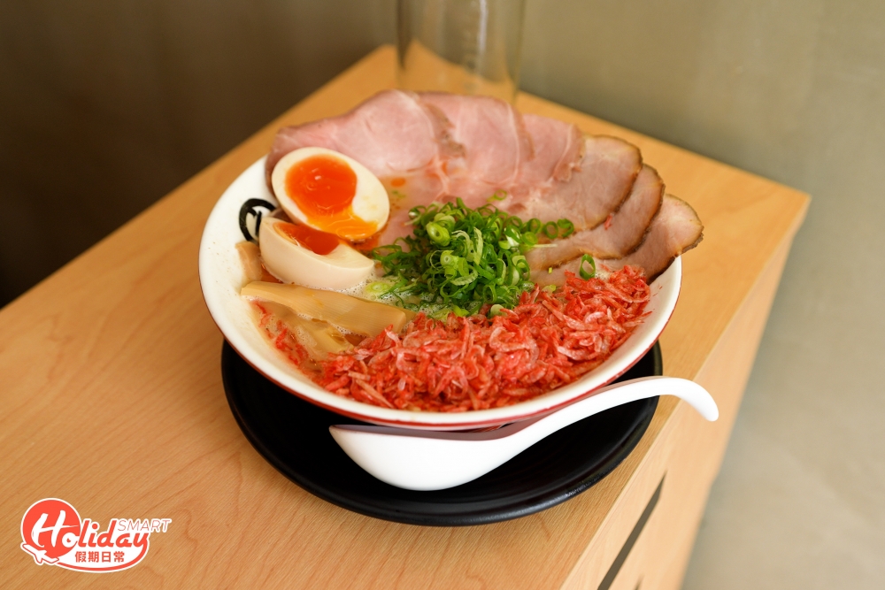 深水埗店限量供應湯底還有蝦湯，每日只供應12至14碗，換言之午市和晚市每個時段只售6至7碗，其蝦湯走「清澈卻濃郁」路線，顏色看起來與豚骨湯無異，只是呈微微橙色，表面鋪滿一大堆櫻花蝦，未食已經聞到蝦味，湯頭充滿濃郁蝦鮮味得來不腥。