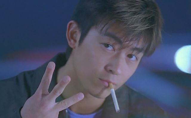 全盛時期嘅Edison更係有名嘅情場浪子，緋聞女友超過10個，而且位位高質，獲唔少網民羨慕