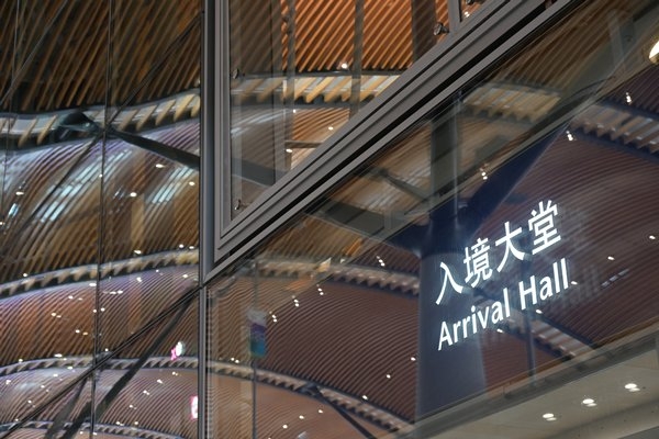 8月12日起縮短海外抵港人士的酒店檢疫期，改為3日酒店檢疫加上4日家居醫學監察。