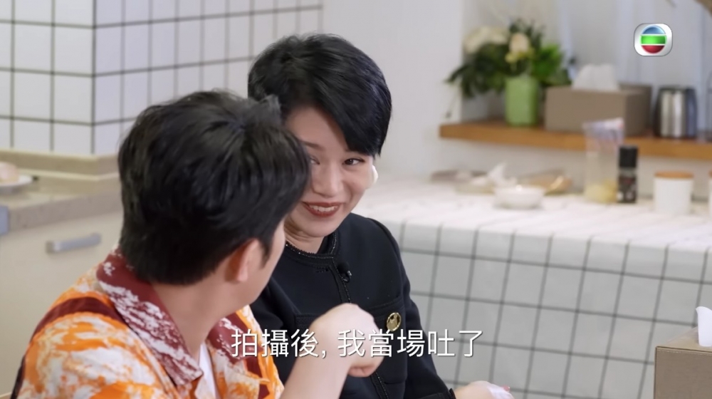 胡杏兒稱當時只係輕吻，但唔知係咪佢嗰日個胃唔舒服：「拍完之後我當場嘔！」