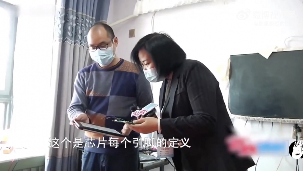 而佢仲好鍾意自己研究電器
