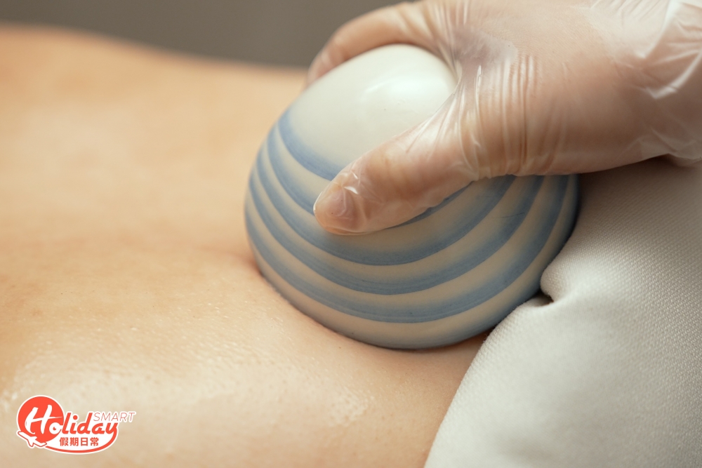 講到店舖最大特色，是店家是全港首間按摩店推出熔岩殼按摩！