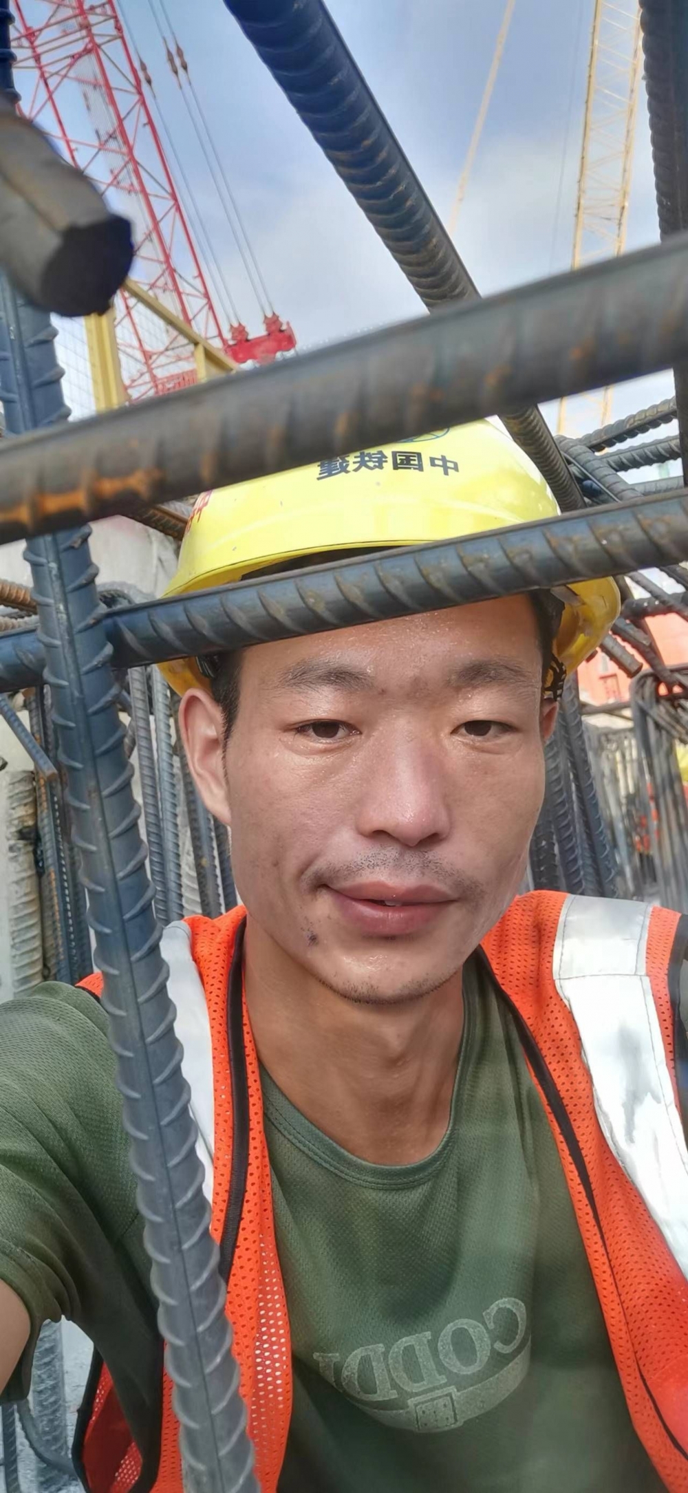 2年前，小健因為上載用美顏相機前後嘅對比照，而引起網民熱議！