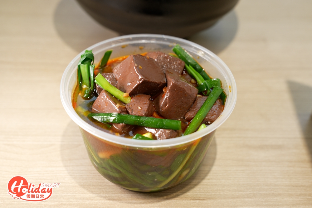 店家亦有韭菜豬肚、魚肉碗仔翅、咖哩三寶、豉油皇雞髀等經典小食。