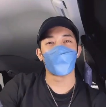 威威過往嘅招牌就係一定會戴住口罩亮相,就連喊都絕對唔會除口罩!