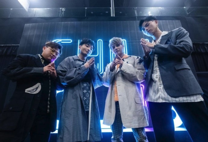 由ERROR領銜主持嘅《尾二一屆口罩小姐》正在熱播中！