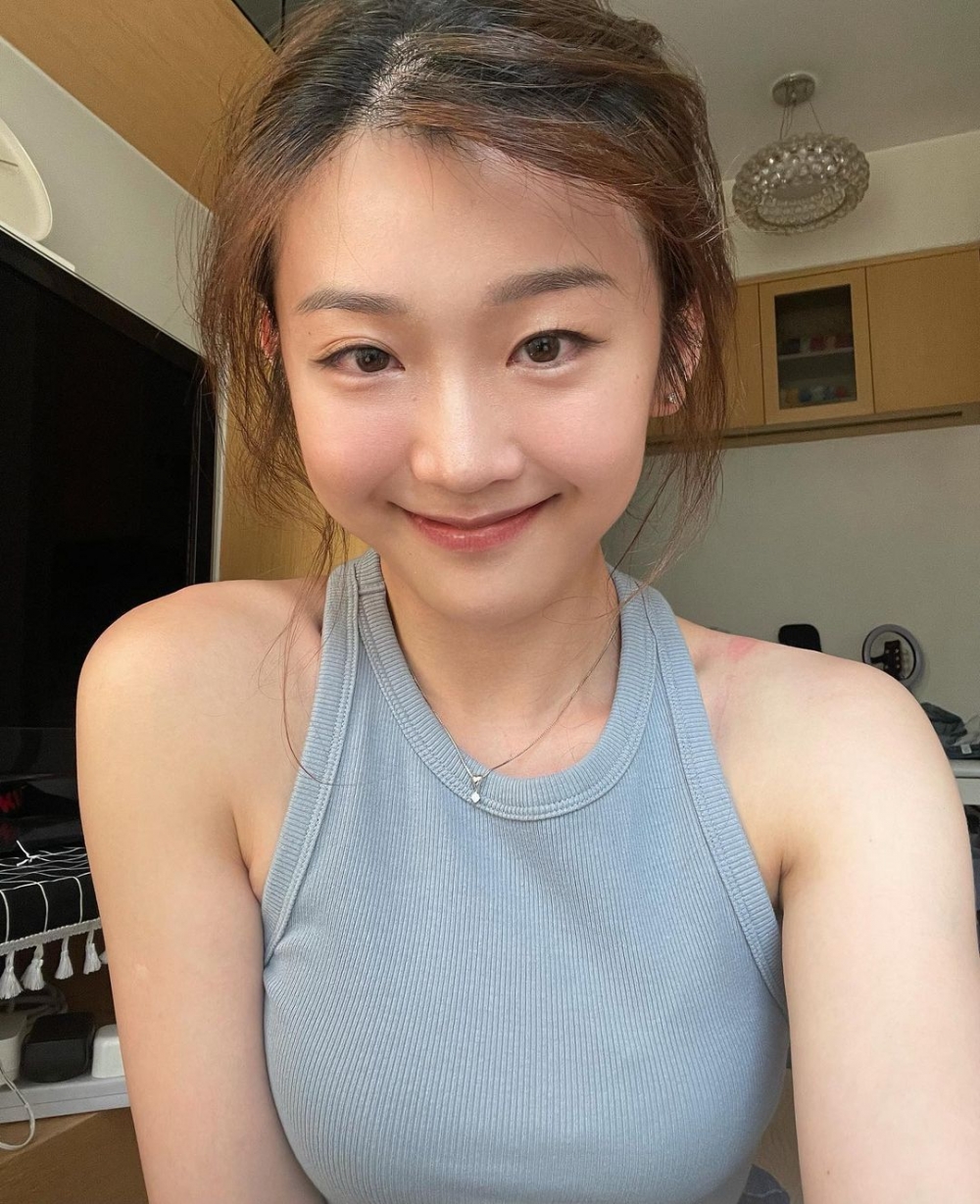 畢業於演藝學院的Milky擅長跳舞及彈琴。