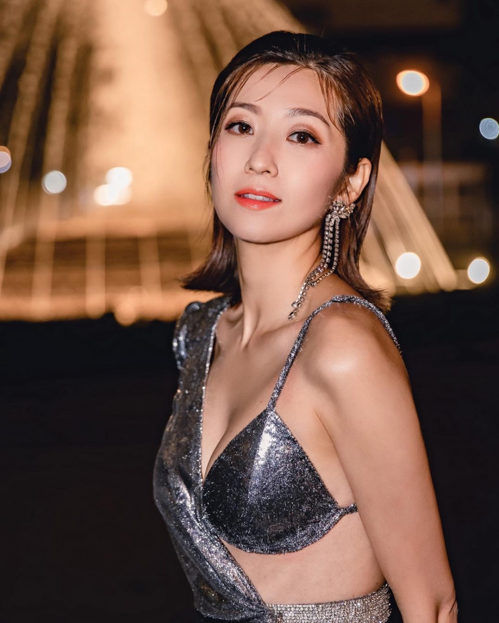 《萬千星輝賀台慶2021》影大合照時,王浩信同陳自瑤兩夫婦企位相近,同場卻零交流