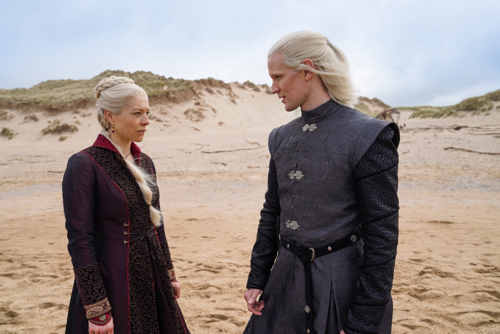 《龍之家族》以「龍族」國王Viserys 1 Targaryen的長女兼繼承人Rhaenyra公主為主,講述成為女王之路的各種困難及挑戰!