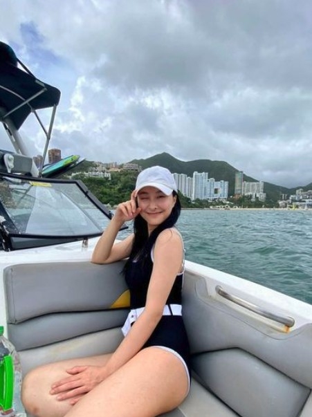 2016年尾，陳瀅被拍到與「衣架大王」兒子劉德俊（William）互傳緋聞