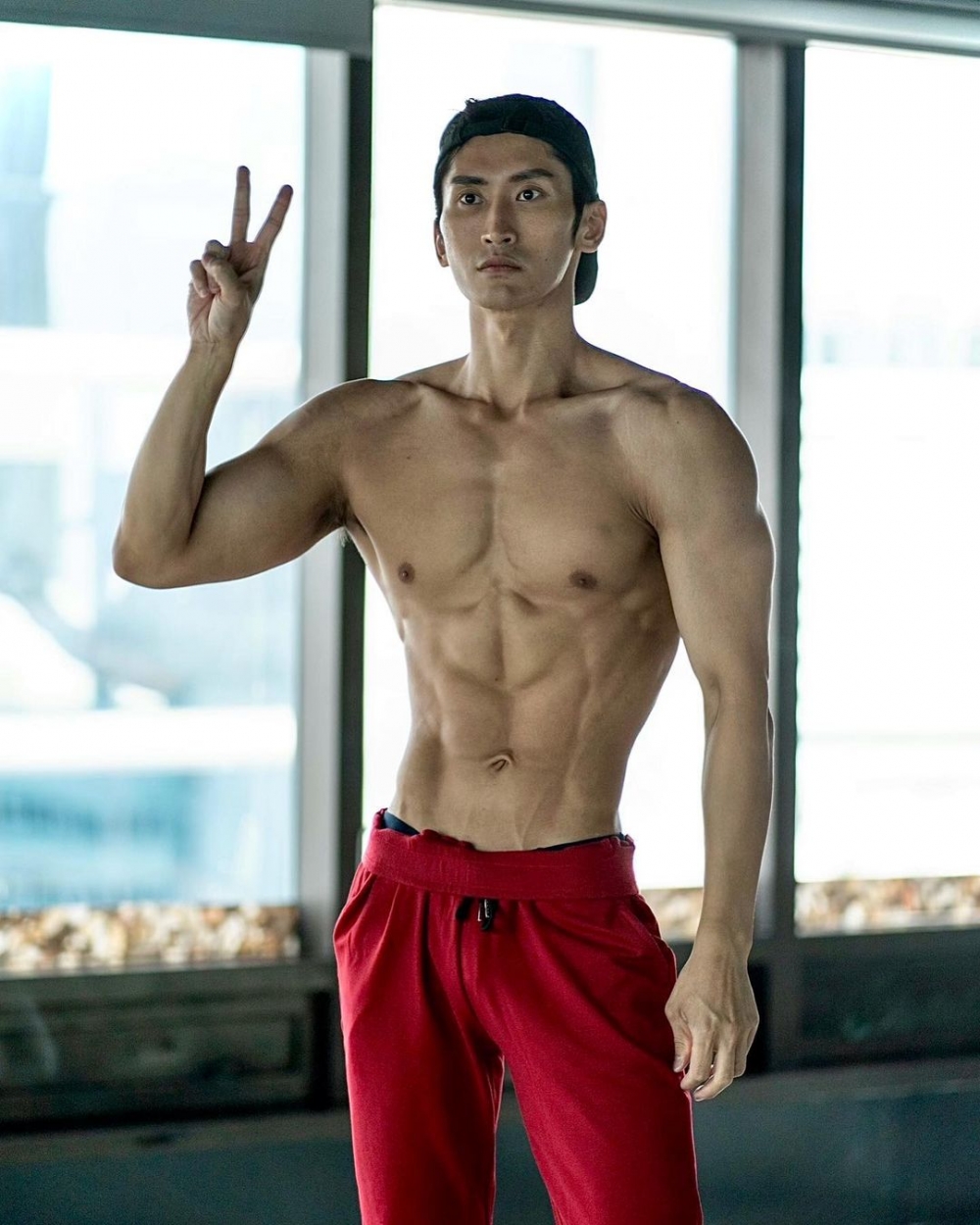 Sunny不但係健身教練，仲係一名模特兒！