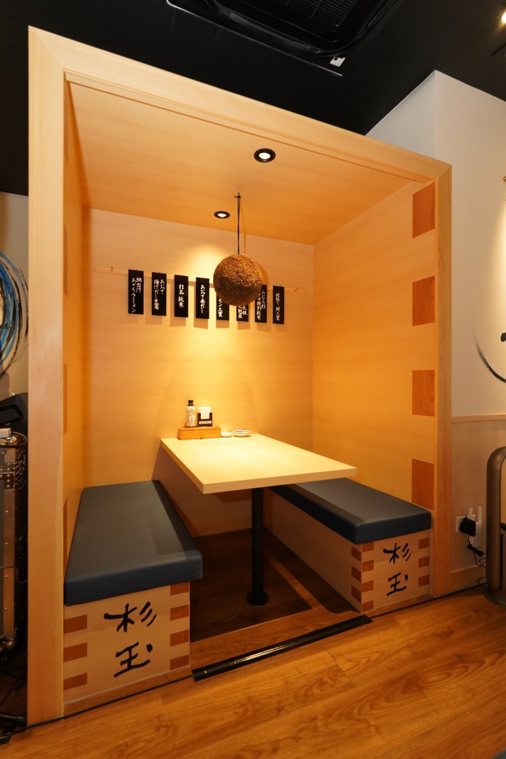 場內更有一間「木枡杯卡座」，是以平日清酒杯座着設計，私隱度較高，想坐的話記得要預約！