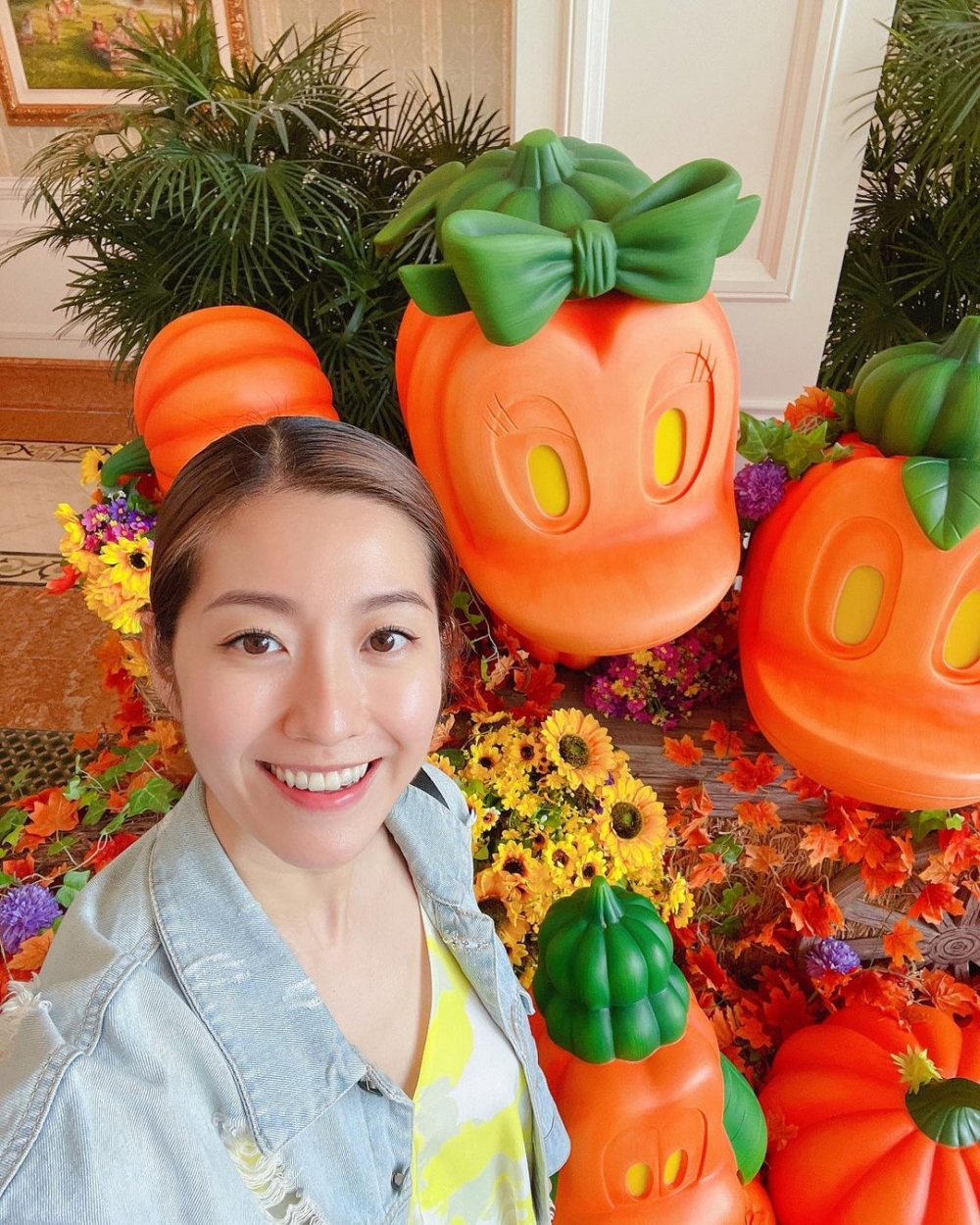 陳自瑤亦有公開喺迪士尼嘅自拍