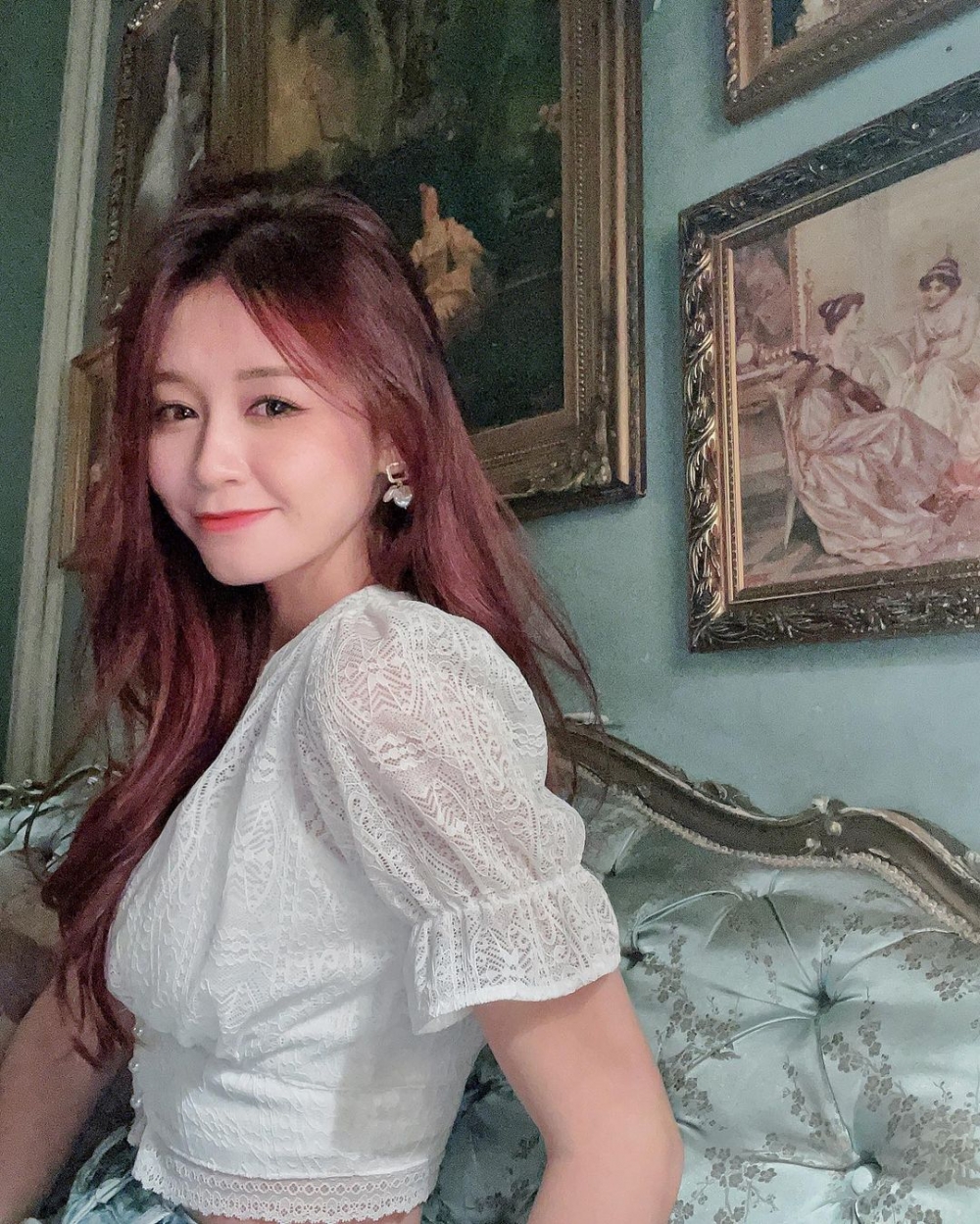 Hannah因神似黃翠如而被網民封為「翻版黃翠如」。