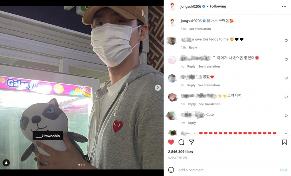 李鍾碩在IG曬出一個與金宇彬非常相似的哈士奇公仔！