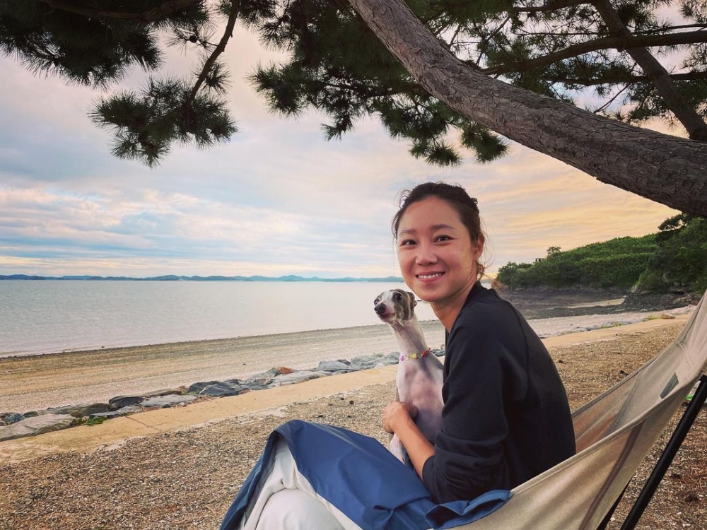 孔曉振曾經對感情及婚姻保持著順其自然的想法,「不要為結婚而結婚」。