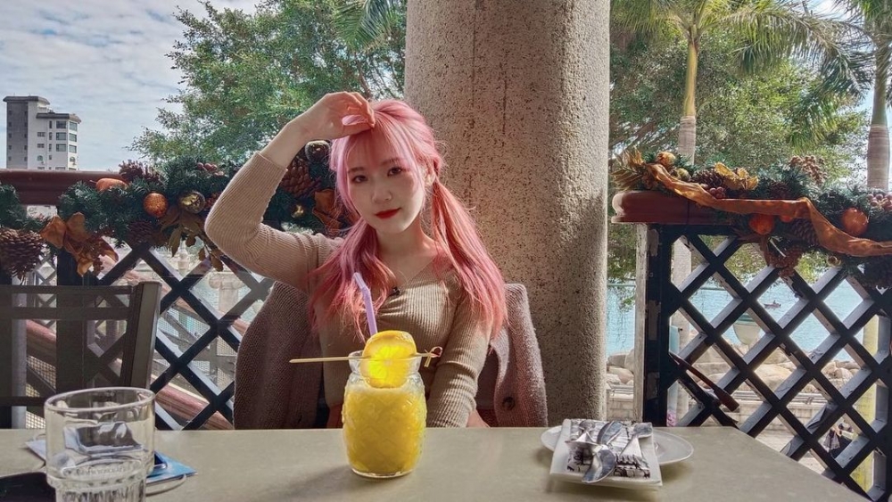 Hei Hei曾被傳媒封為「電競周慧敏」。