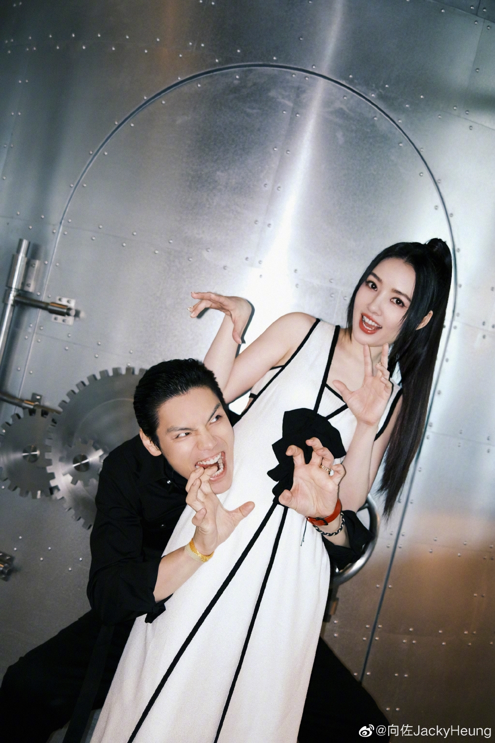 向佐上月被爆背妻偷食,佢同老婆郭碧婷一直未有回應事件