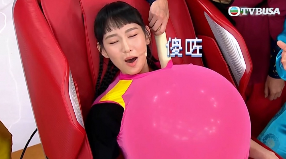 Gigi成為第一個試玩「超級無敵爆大波」嘅嘉賓