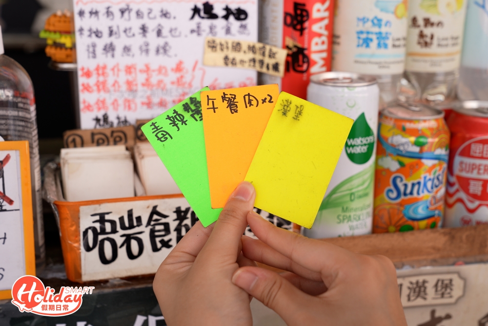 店家更為選擇困難症人士提供「盲選遊戲」,抽取麵包、配料和醬汁的卡牌。