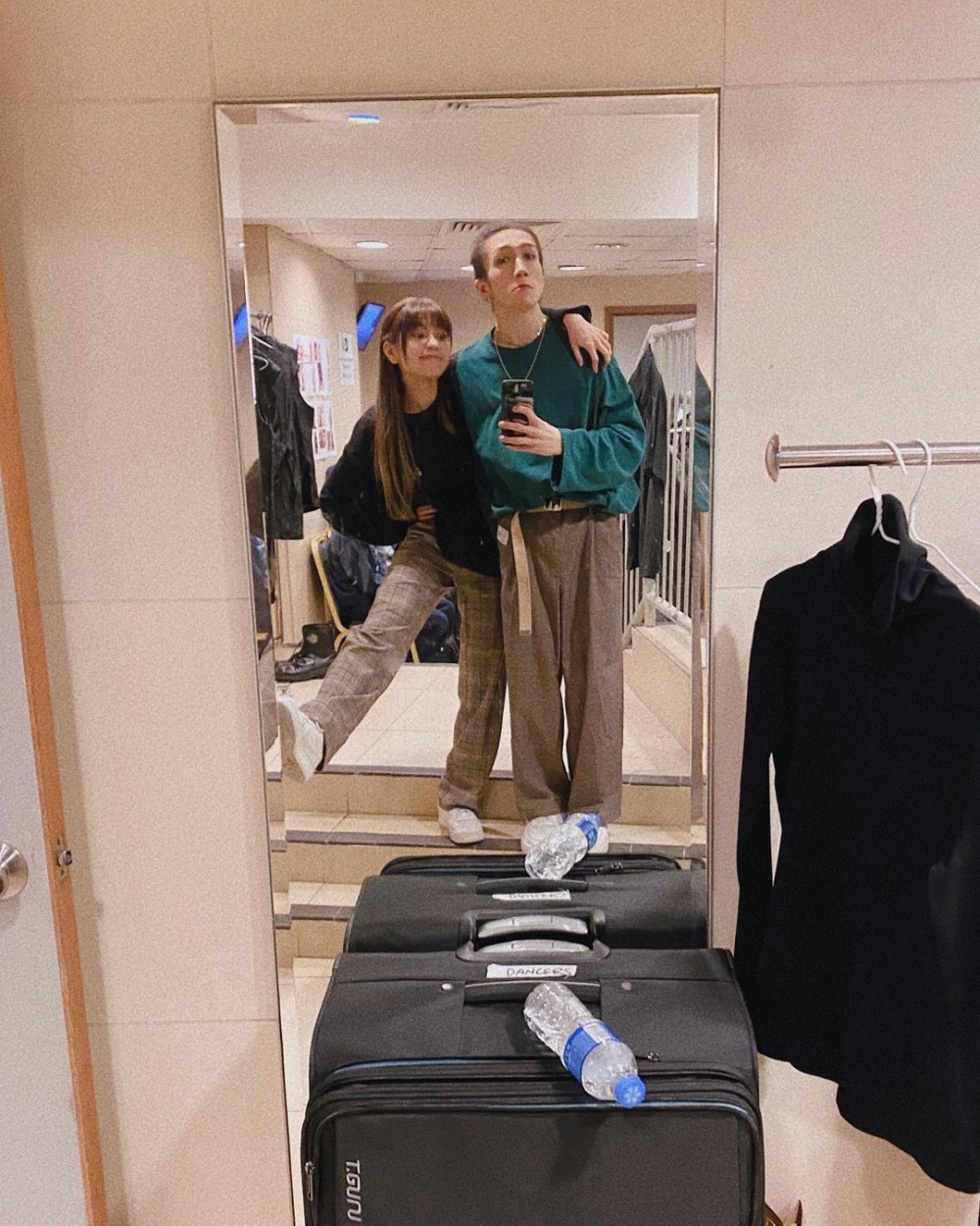 阿MO爸爸亦指有女友陪伴喺阿Mo身邊，成為佢極大嘅支持。