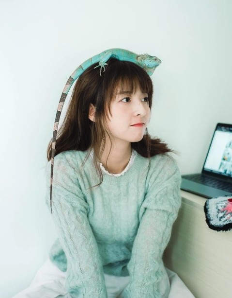 Violet本身係YouTube頻道Chill Up嘅成員之一