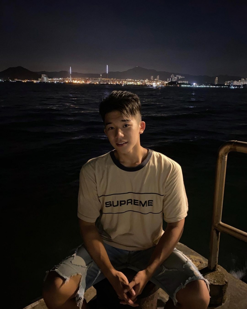 17歲的康為香港五人足球U17代表隊成員。