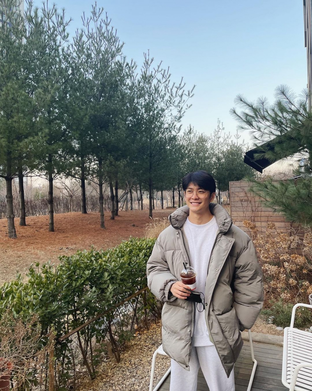 姜泰伍非常羡慕年長自己一歲的5urprise成員徐康俊可以接演年輕角色~