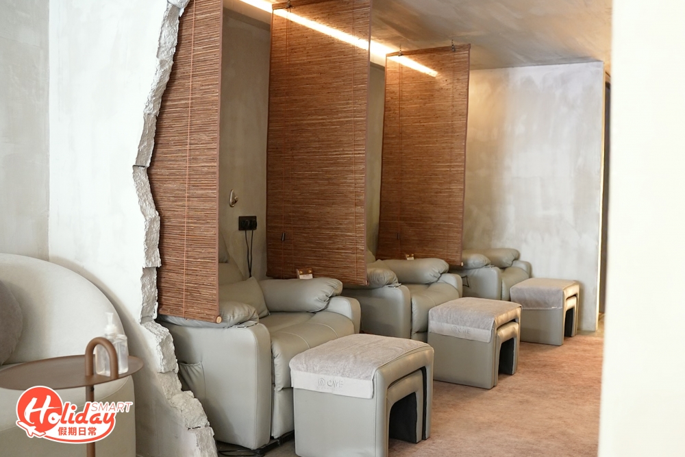 水泥風格配搭大量綠色植物，營造鬧市中的綠洲之感。