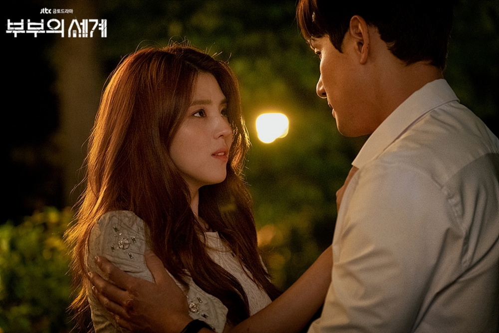 結婚31年，丈夫王先生卻不甘寂寞，喺2008年起就同一位小霞（化名）嘅女士發展婚外情。