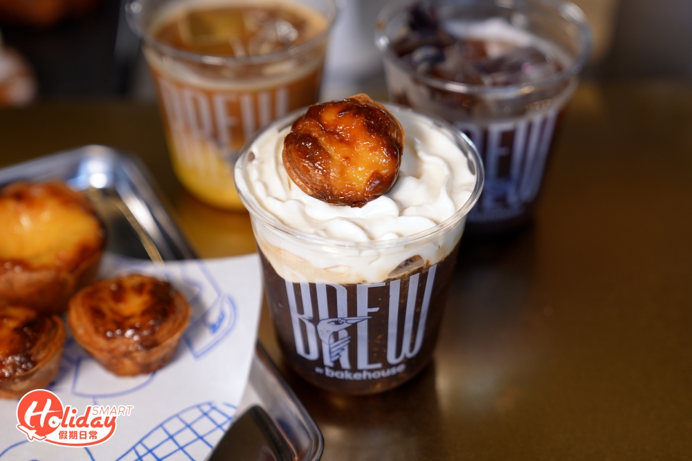 而最特別是在奶蓋上加上迷你葡撻，小巧可愛，沾上奶蓋同食，也是另一種滋味！