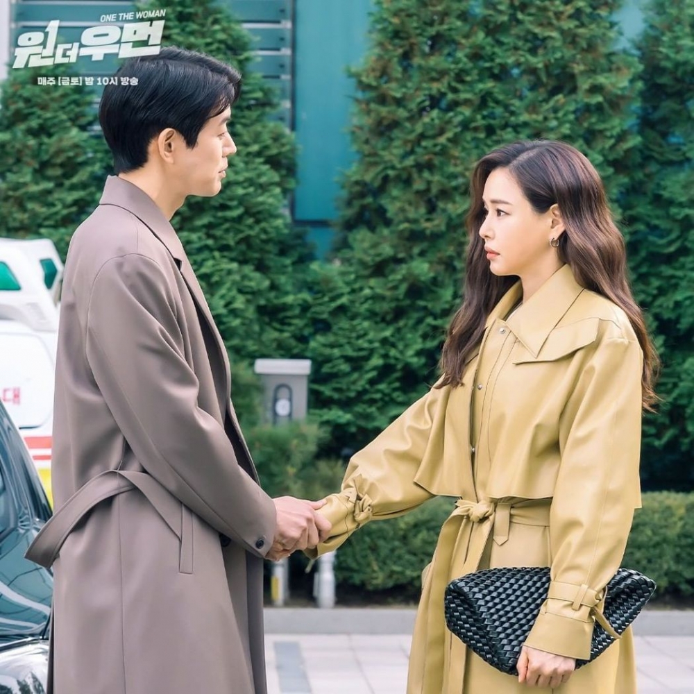 簽約到公司時，小玲支付$3萬人民幣，仲買咗1千位粉絲！