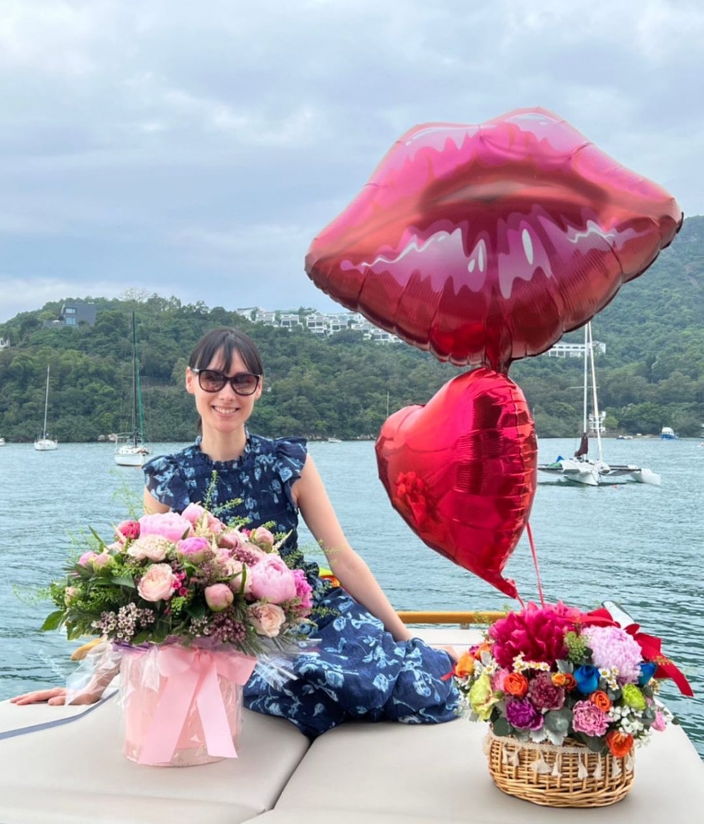 2013年復出後Isabella工作量唔多，喺過去嘅母親節，佢就大晒出海照