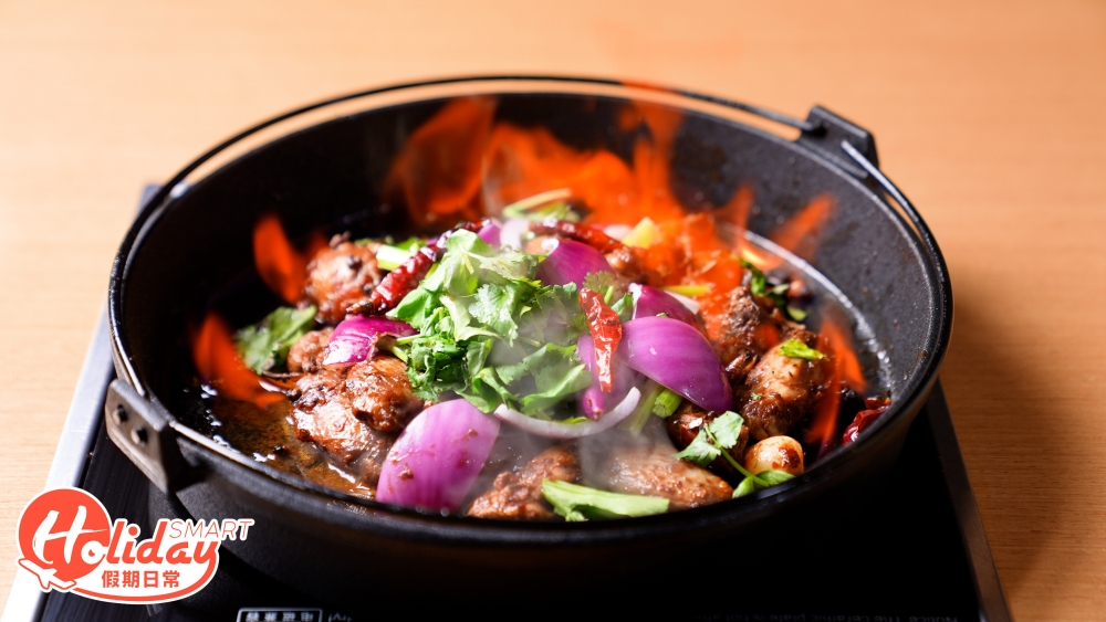 湯底簡直是火鍋的靈魂，老闆希望可以提供豐富選擇又高質的湯底，所以向不同老行尊請教，再自己改進，炮製出4款人氣湯底！