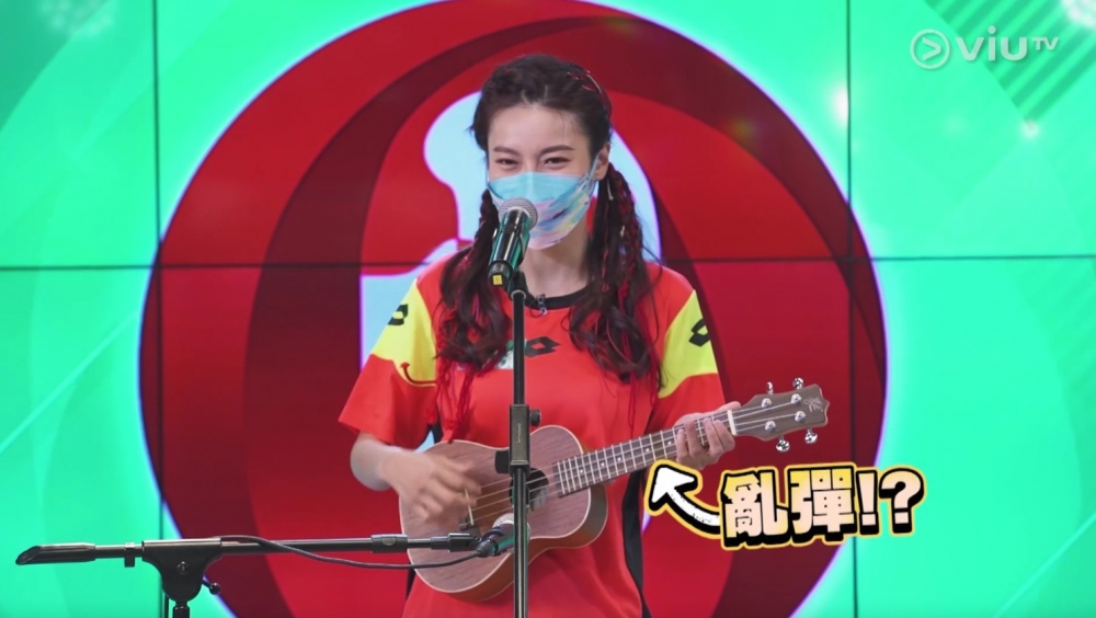 並表演自彈自唱走晒音樂,不過歌詞就自己改過,都算係幾用心~