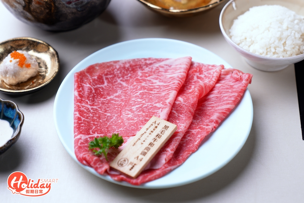 餐廳午市主要供應關東風壽喜燒，價錢相對較抵食，最平不用$200即可歎到日本和牛壽喜燒，皆因在新張期間原本$168的美國牛板腱套餐，可免費將牛肉升級至A4級黑毛和牛和尚頭。