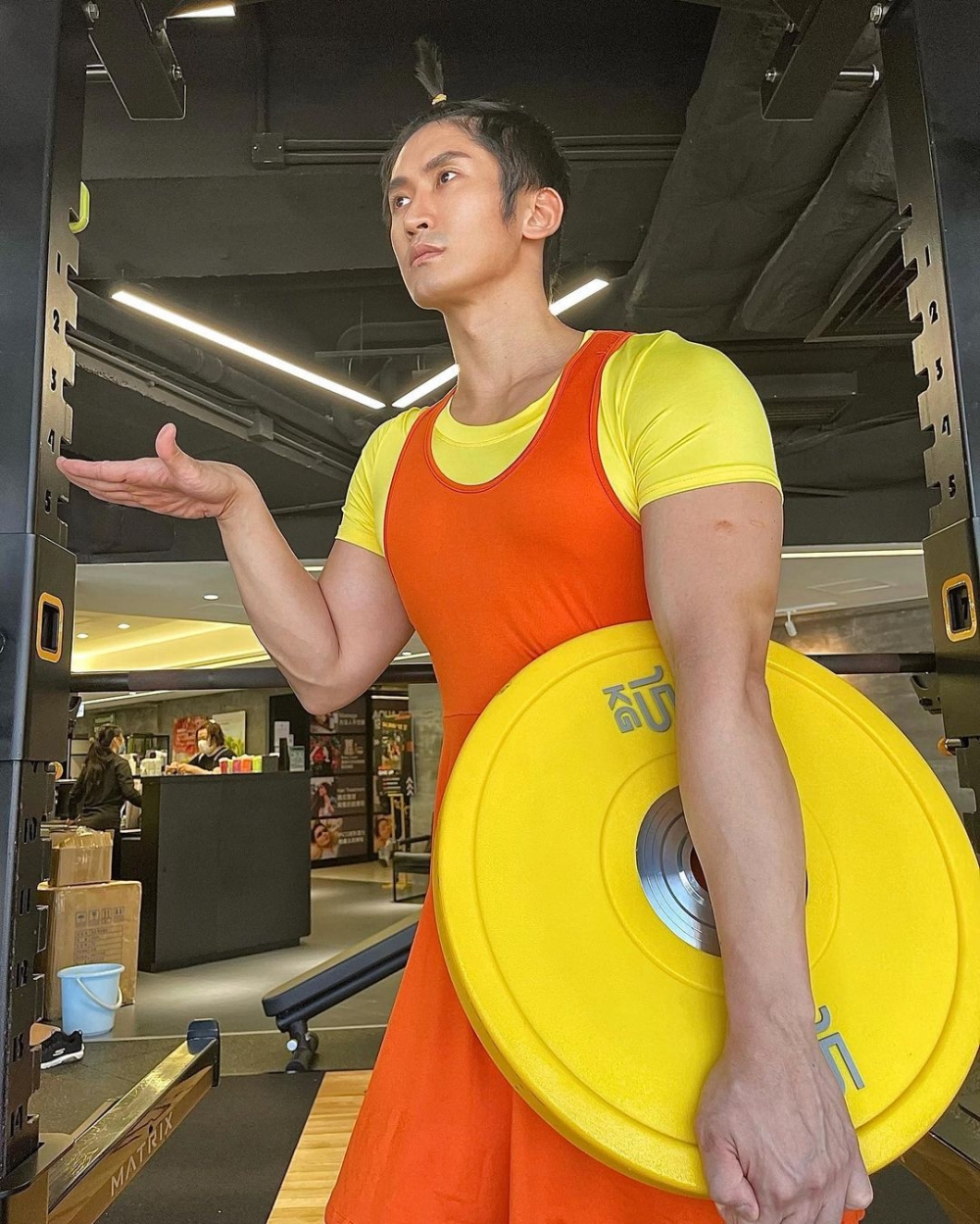 看似嚴肅認真的Sunny豁出去搞怪！