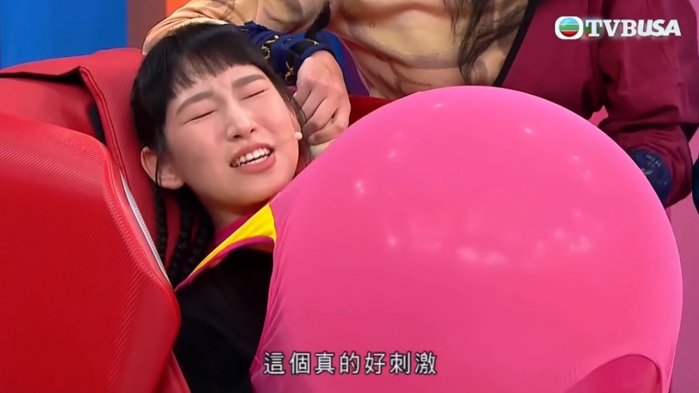 而佢就超緊張咁飆高音