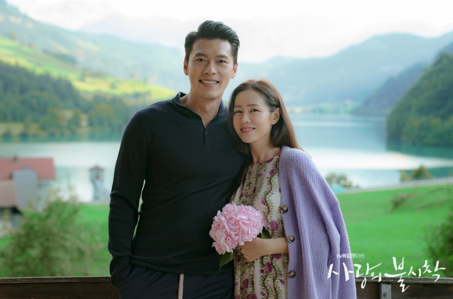 現年40歲嘅韓國演員孫藝珍同男神玄彬結婚3個月就喺IG宣佈懷孕喜訊