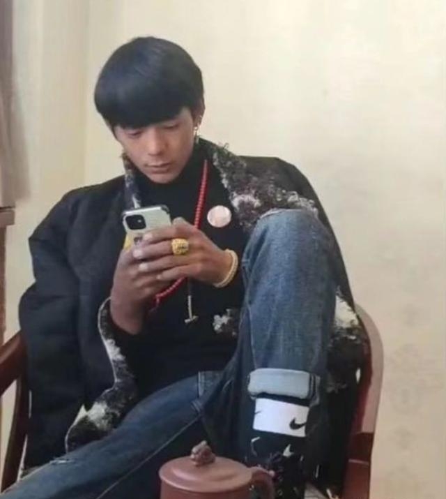 有人發現丁真似乎係用iPhone