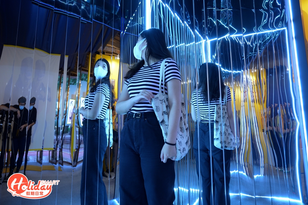 重現電影《龍爭虎鬥》中鏡室的經典場景，由多塊鏡面組成！大家可以模仿一下李小龍電影的招牌動作來打卡。