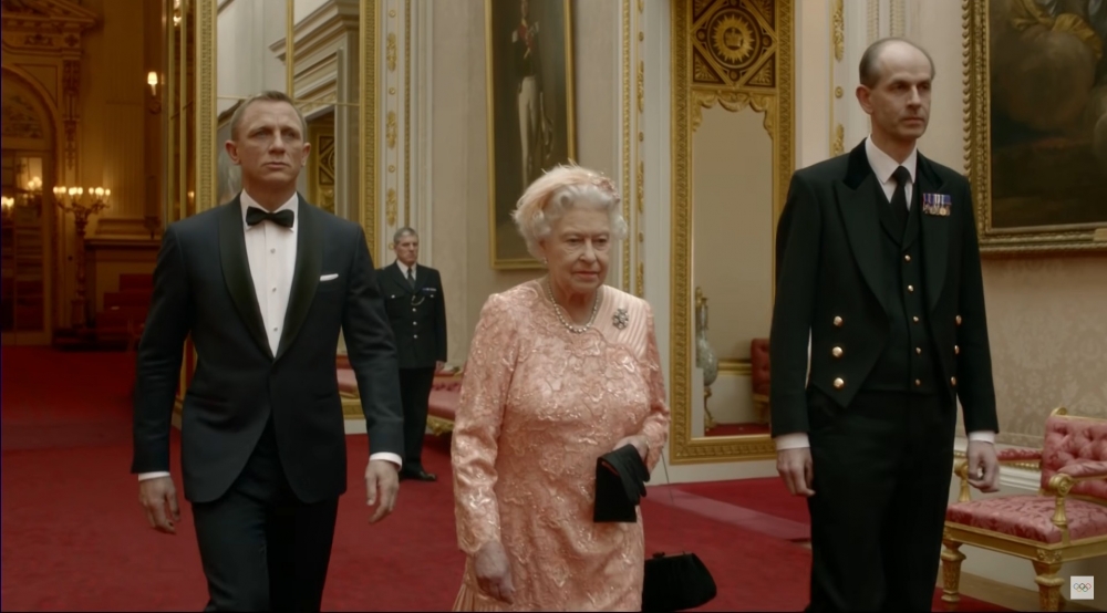 英女王為倫敦奧運會與飾演「007占士邦」的Daniel Craig同框演出!