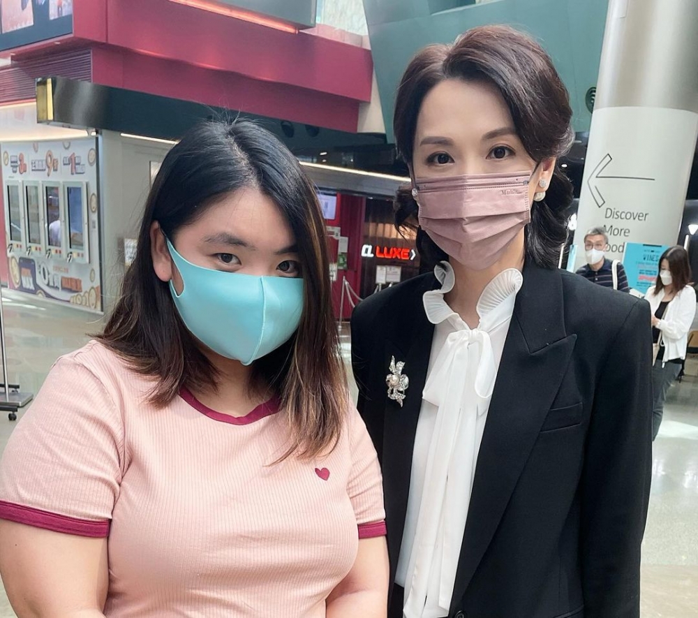 何嘉珍有同陳煒合照