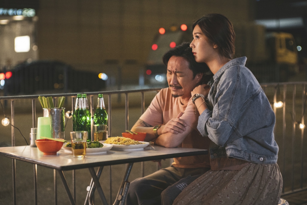 呢位內地男子喺2年前失去妻子，留下佢同2名年幼嘅小朋友相依為命