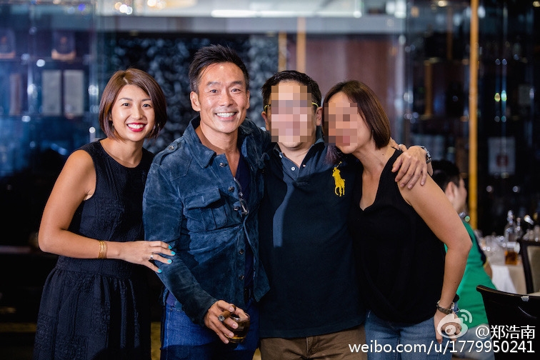 2002年,鄭浩南認識馬來西亞籍嘅圈外人鮑愛玲結婚,仲同對方喺當地定居。