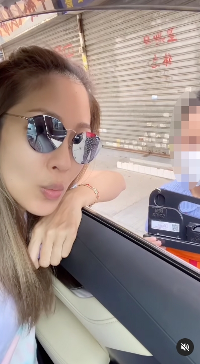 陳敏之全程都坐喺車入面同小妹妹傾計