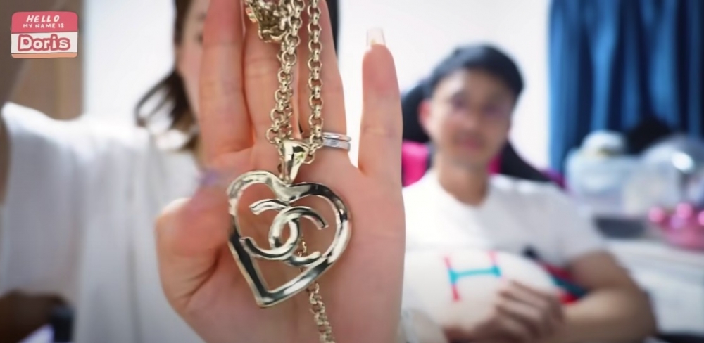 早前多多同老公拍攝估名牌價錢嘅遊戲