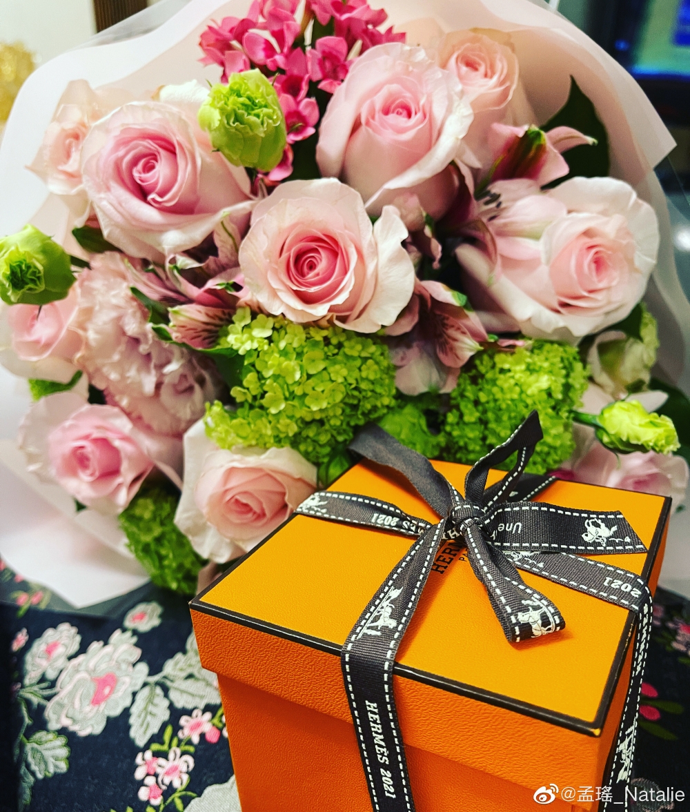 情人節除咗粉紅玫瑰外更有Hermès禮盒