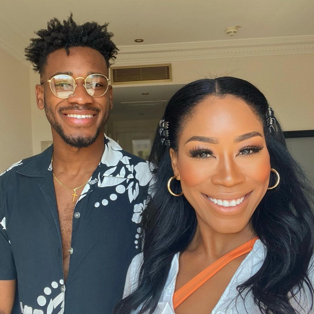 Dyman非常樂意做細佬的「神助攻隊友」，幫助他追女仔！